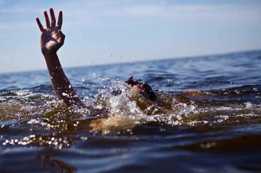 Власник човна, з якого під гвинт мотора випала дівчинка, втік і переховувався