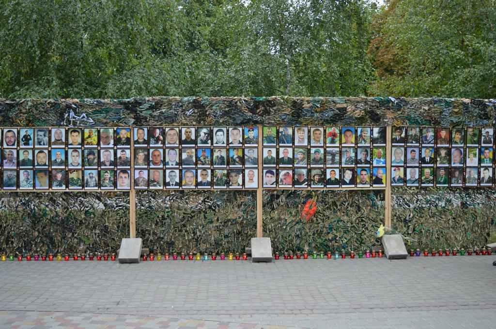 Блок-пост пам’яті: у Полтаві вшанували загиблих в Іловайську. ФОТО