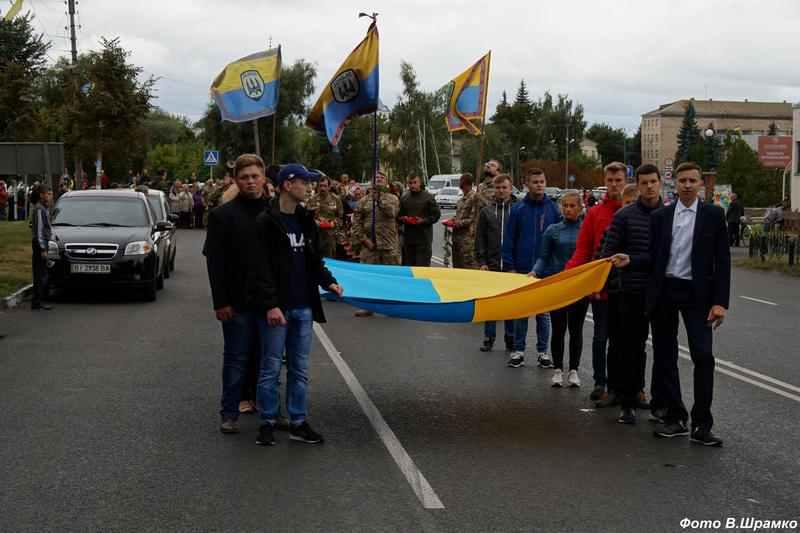 На Полтавщині попрощалися із загиблим в зоні АТО бійцем. ФОТО
