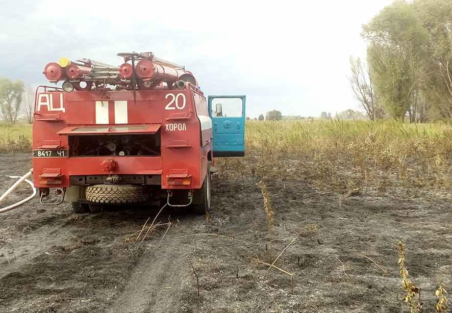 На Полтавщині горіла велика площа сухої трави
