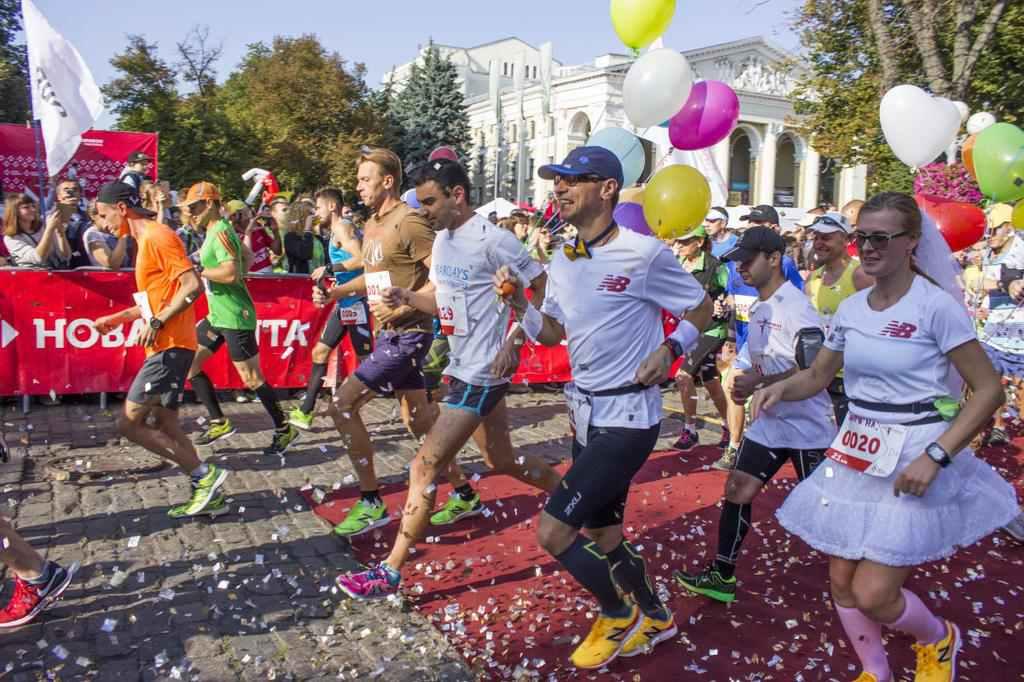 Полтава біжить: у місті близько двох тисяч людей узяли участь у напівмарафоні. ФОТО