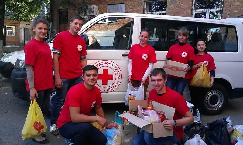 Полтавців прохають допомогти Червоному Хресту зібрати продукти, одяг та кошти