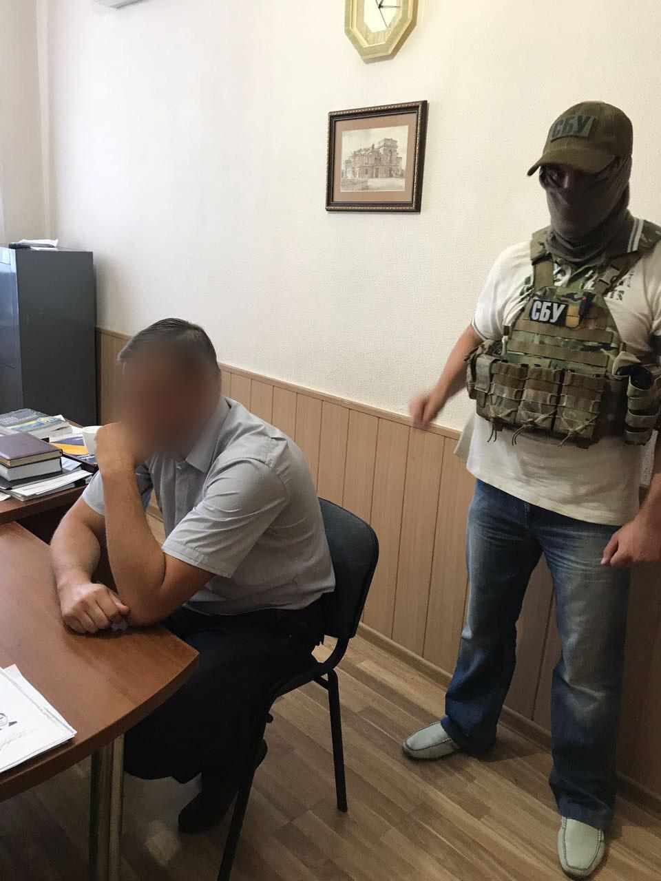 Службовця з фіскальної служби Полтавщини затримали на хабарі 