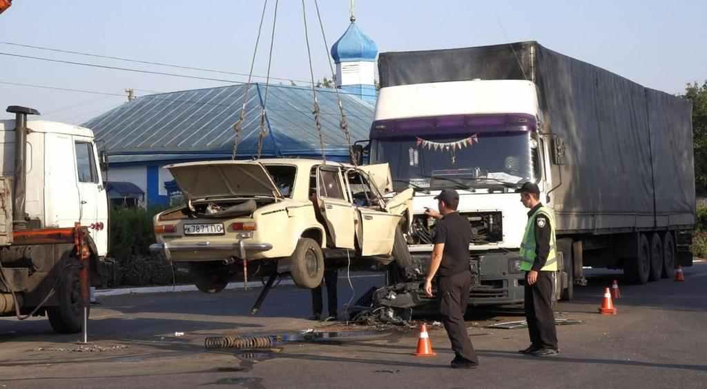 Лобове зіткнення двох автівок на Полтавщині: одна людина загинула