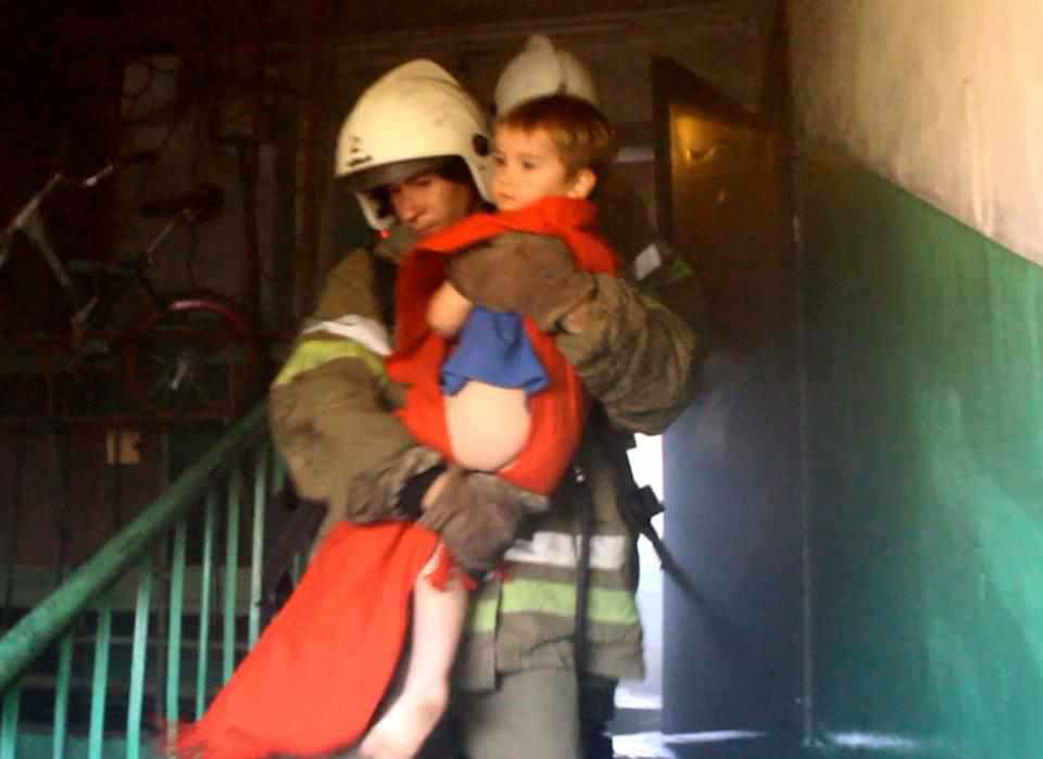 Пожежа у полтавській багатоповерхівці: евакуювали двох маленьких дітей