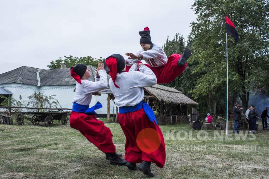 У козацькому війську прибуло: на Полтавщині у джури приймали хлопців та дівчат. ФОТО