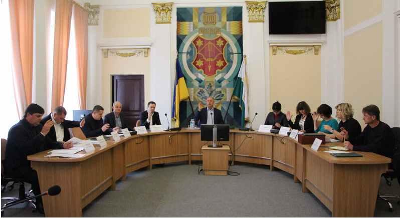 Квартири чиновникам, гроші освітянам та телеканалам: рішення виконкому Полтавської міськради