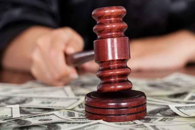 Посадовця з Полтавської ОДА підозрюють у приховуванні статків