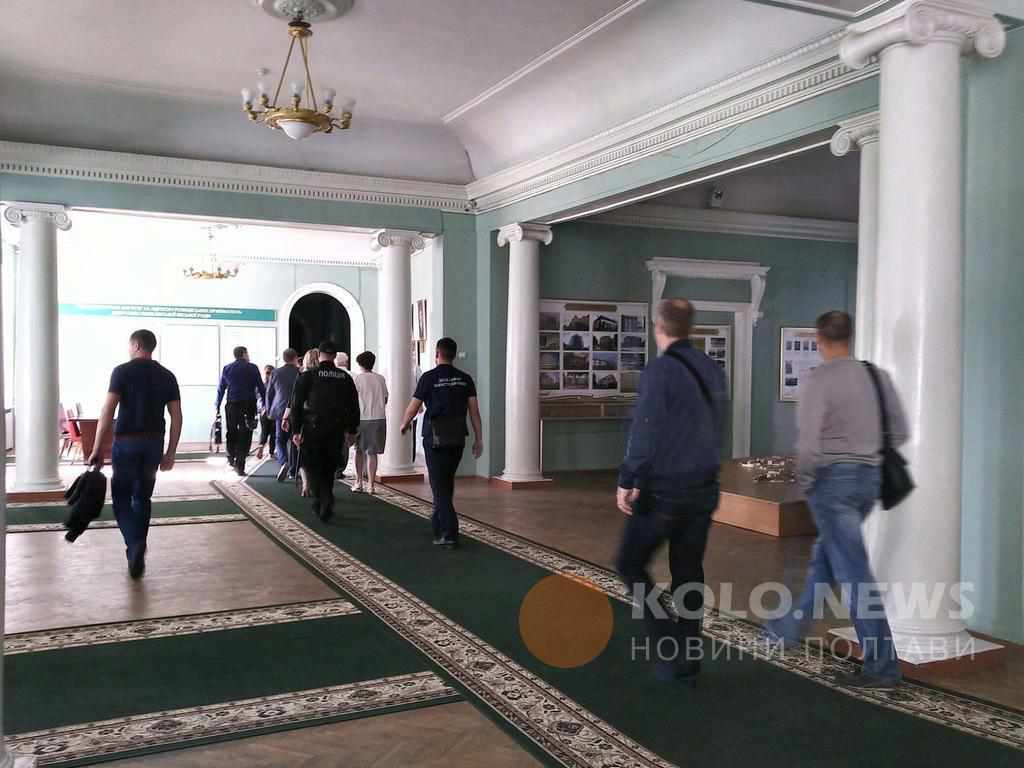 Суд не дозволив арештувати документи, вилучені від час обшуку в Полтавській міськраді