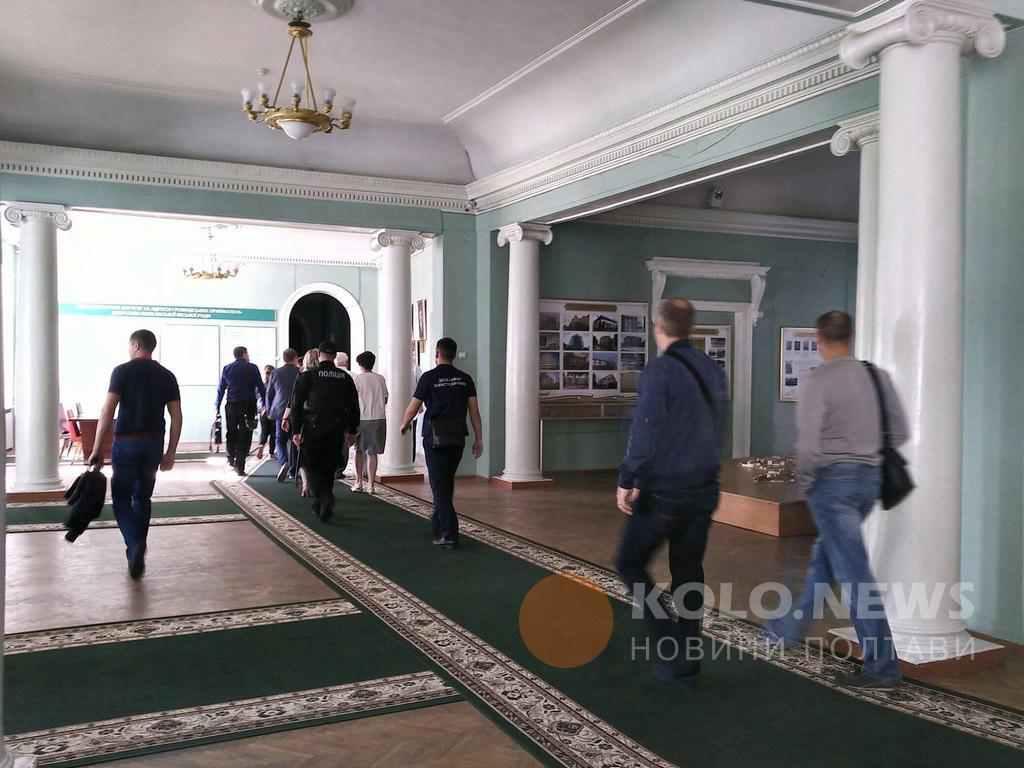 Суд не дозволив арештувати документи, вилучені від час обшуку в Полтавській міськраді