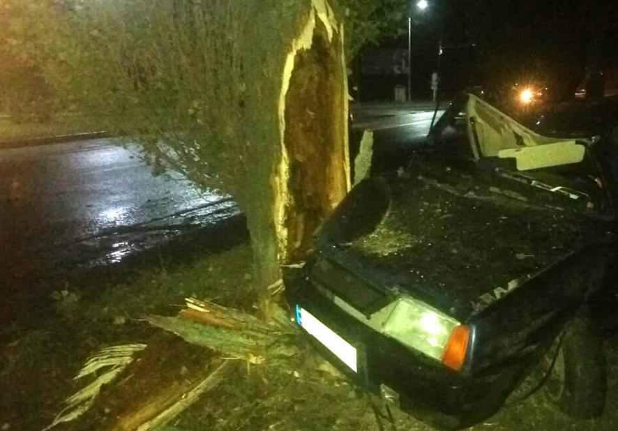 У Лохвиці внаслідок ДТП водій та пасажири виявилися заблоковані в автомобілі
