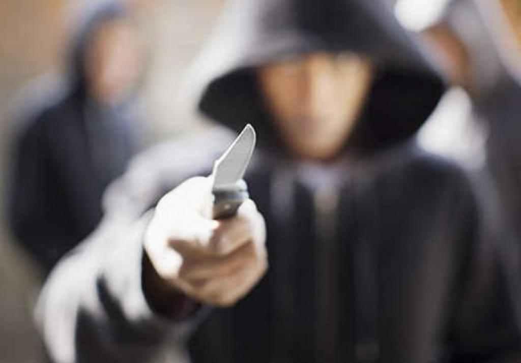Двоє озброєних полтавців пограбували іноземця