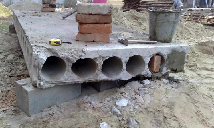 У Полтаві на десятирічну дитину упала бетонна плита