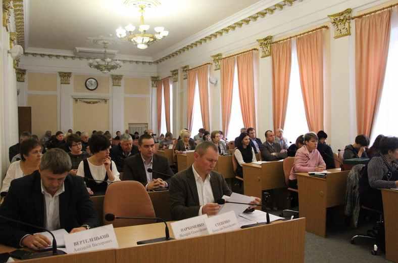 Опалювальний сезон, встановлення меморіальних дощок та гроші соцпрацівникам: рішення виконкому Полтавської міськради