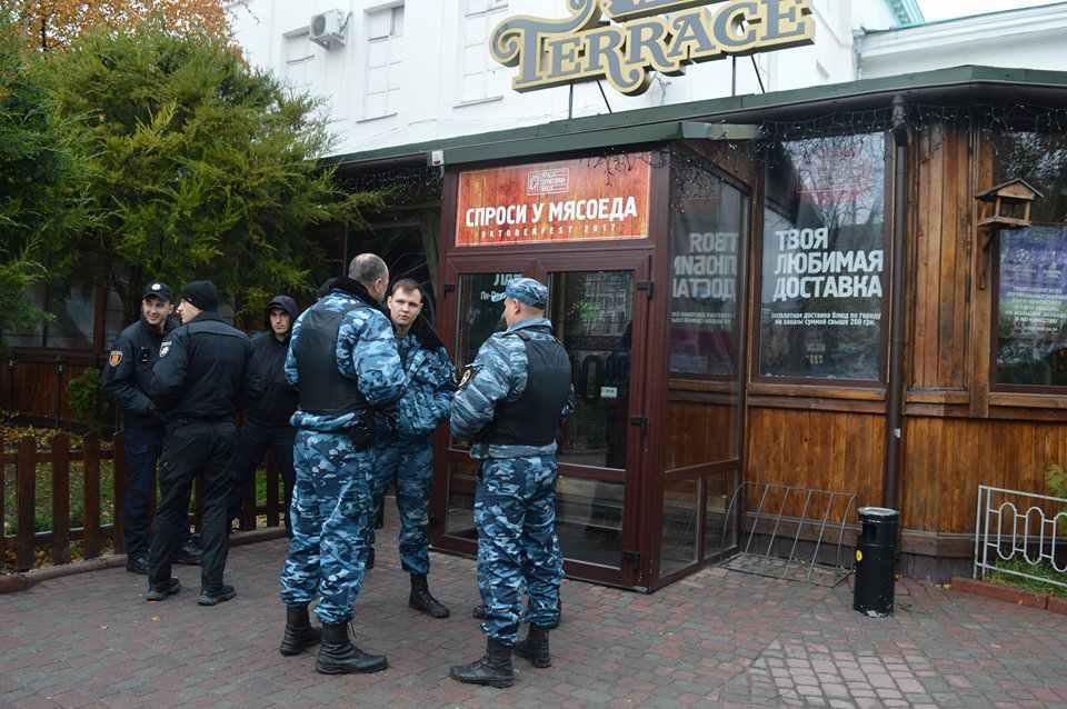 Незаконну забудову біля кінотеатру імені Котляревського у Полтаві знову перевіряють. ФОТО, ВІДЕО