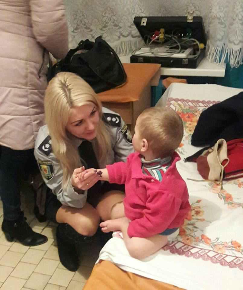 На Полтавщині біля дороги знайшли немовля
