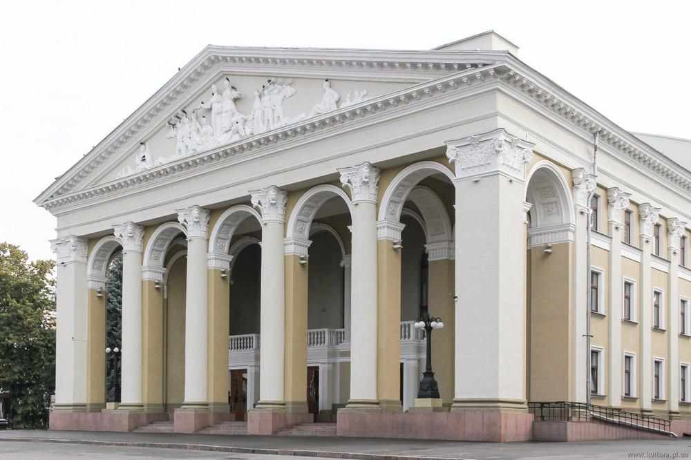 Полтавський музично-драматичний театр у листопаді: що чекає глядача