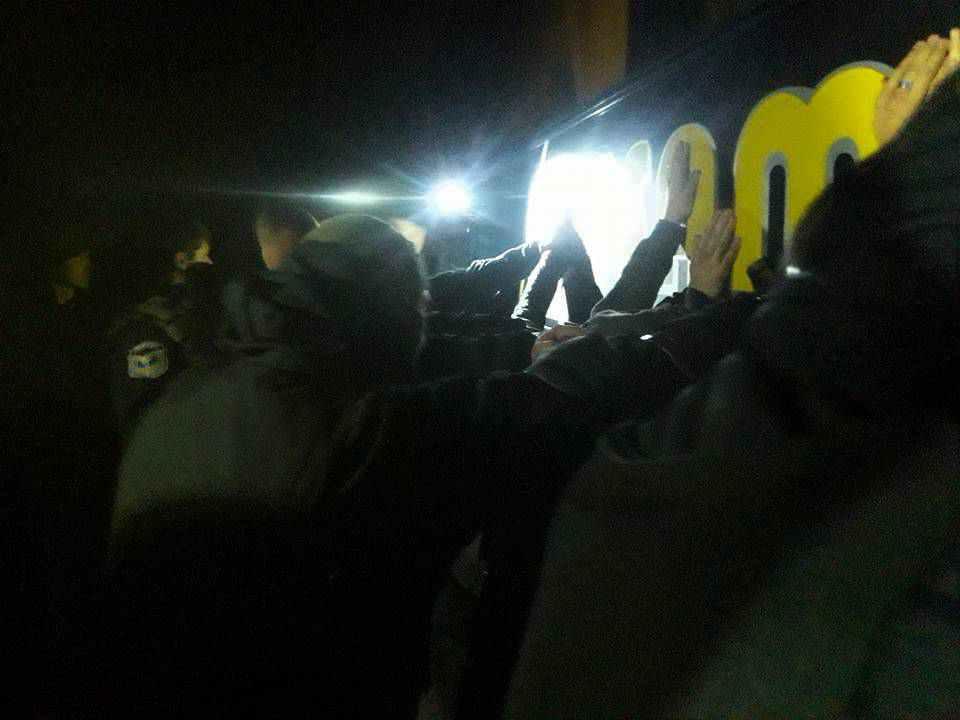 На Полтавщині вночі затримали сорок осіб при спробі захопити агрофірму