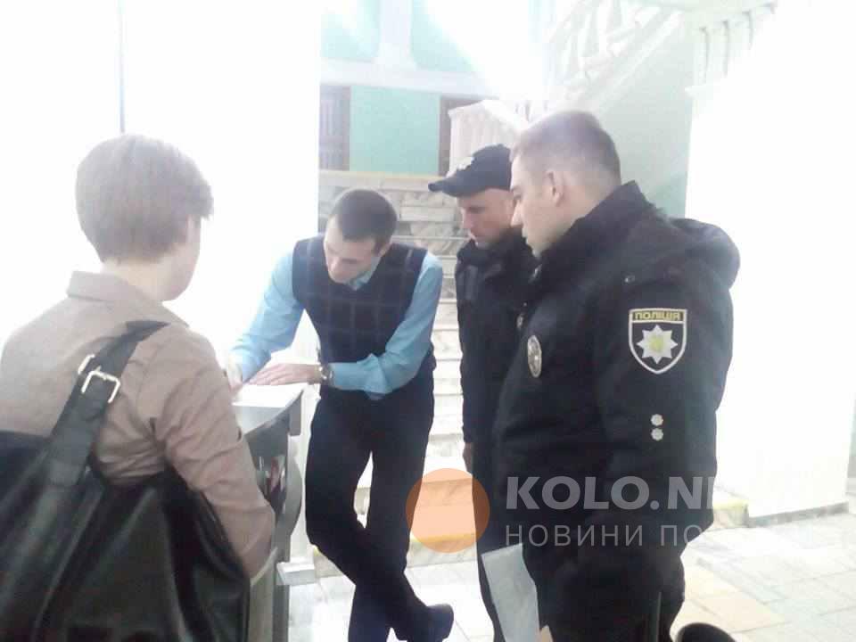 Люстраційний комітет «з боєм» намагався потрапити на прийом до міського голови Полтави