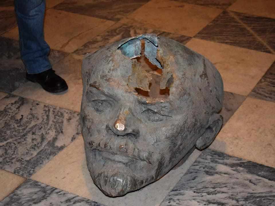 Голова Леніна, яка лишилася від пам’ятника, стала експонатом полтавського музею