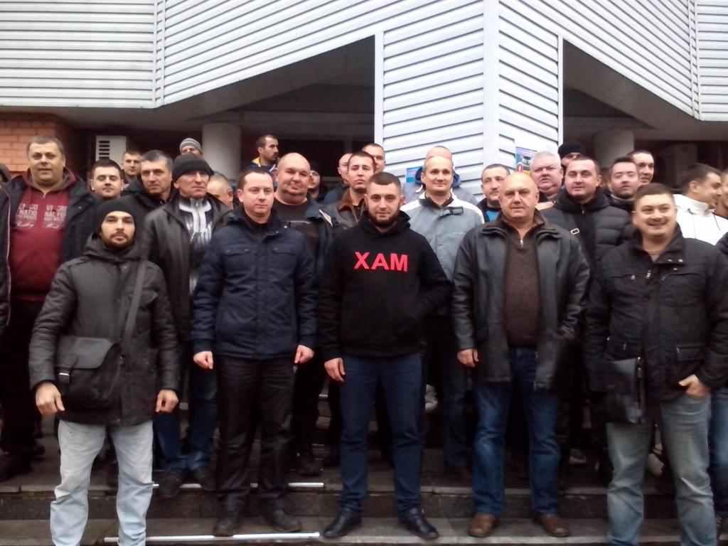 У Полтаві мітингували автомобілісти. ФОТО. ВІДЕО