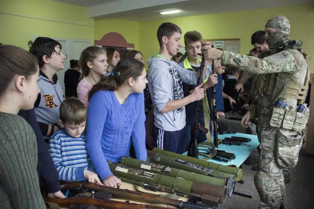 Виховувати патріотів змолоду: у школі на Полтавщині відкрили військово-патріотичний клуб
