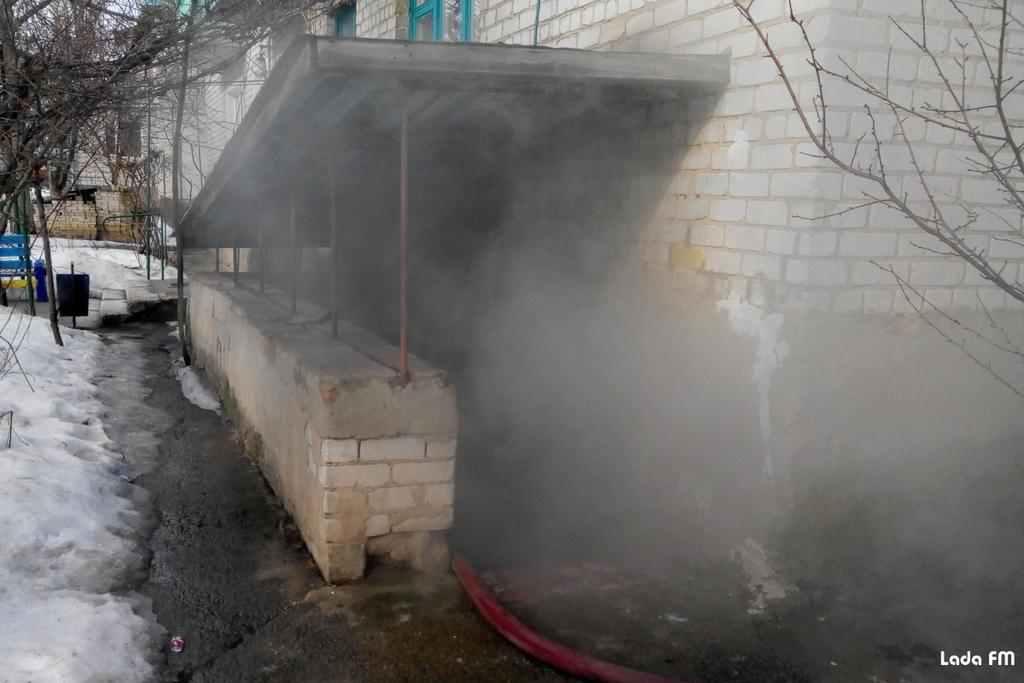 Неподалік Полтаві з пожежі врятували трьох людей: безхатченки грілися біля багаття у підвалі багатоповерхівки