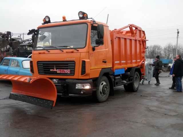 Глобине придбало сміттєвоз майже за два мільйони, що чистить дороги