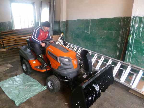 За триста гривень карлівські комунальники чиститимуть сніг