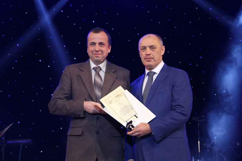 Мер Полтави роздав своїм підлеглим квартири, по тисячі гривень, та путівки у Львів