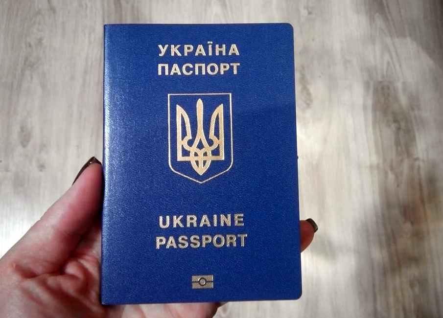 Закордонні паспорти: яка ситуація для полтавців нині