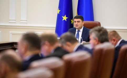 Уряд хоче підвищити пенсії військовим