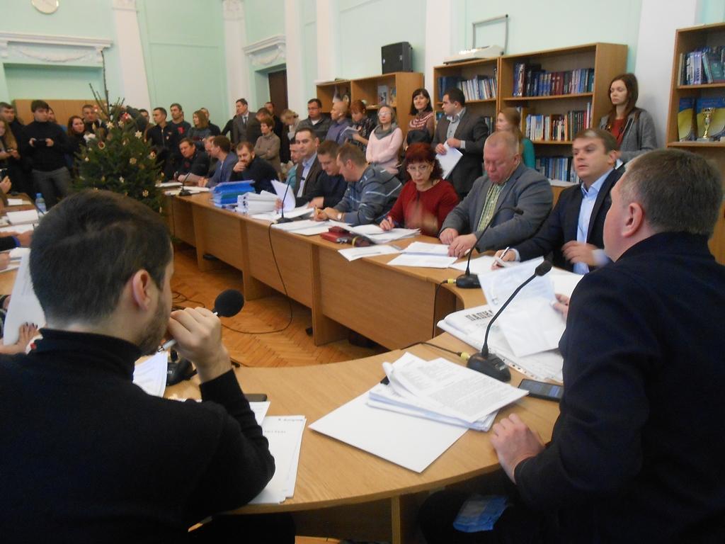 Майданчик для паркування автівок в Прирічному парку Полтави: питання відкрите