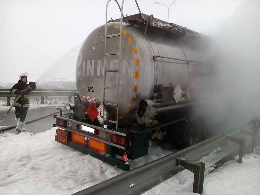 На Полтавщині зайнялася цистерна вантажівки