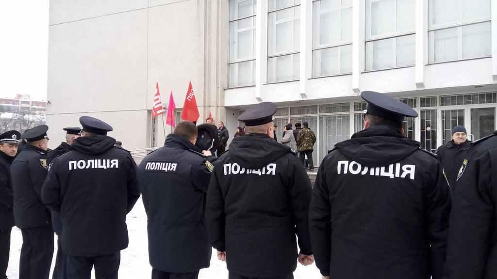 Сесія облради. Початок. Поліції – авто, СДП – мітинг