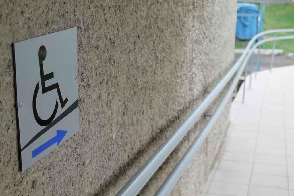 Виборчі дільниці на Полтавщині поступово зроблять доступними для людей з інвалідністю