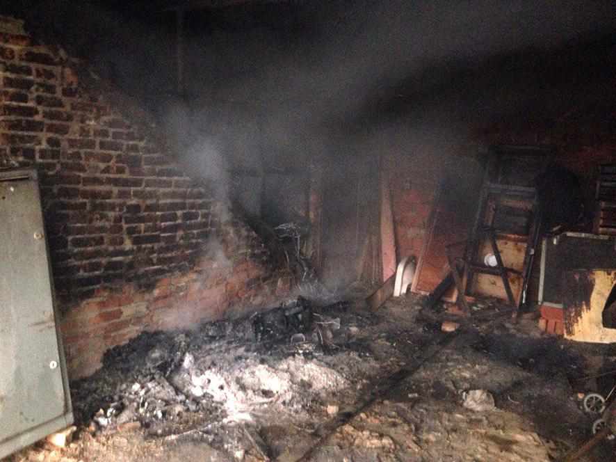 На Полтавщині пожежники не дали вогню перекинутися з гаража на житловий будинок