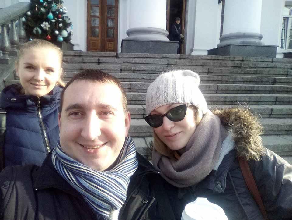 Кава під міськрадою: у Полтаві відбувся малолюдний мітинг проти підвищення цін на проїзд