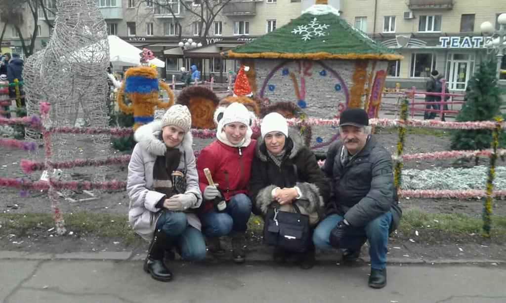 Шампанське під театром: полтавці зустріли перший день нового року