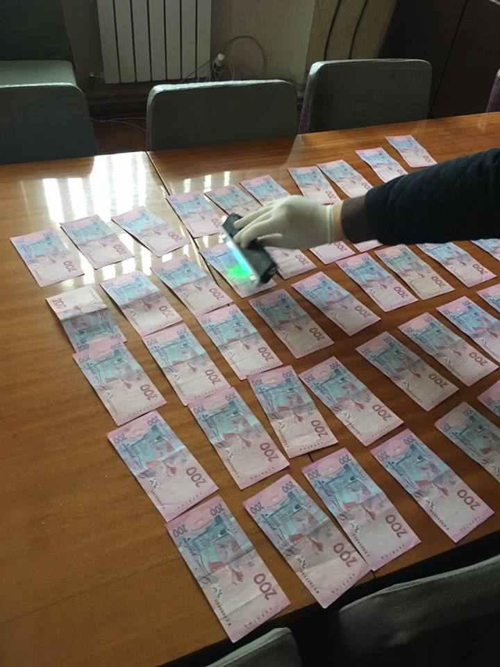 Посадовець райдержадміністрації на Полтавщині попався на хабарі