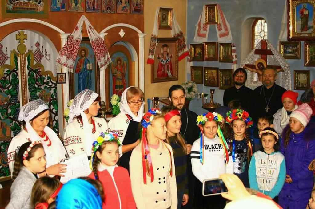 Спершу в зоопарк, потім у церкву: як полтавських дітей до релігії привчають
