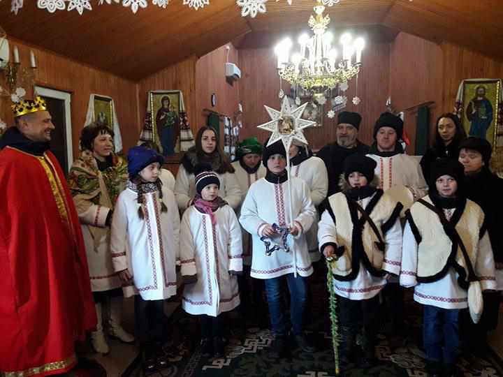 Полтавські греко-католики сьомий рік поспіль колядують з Різдвяним вертепом
