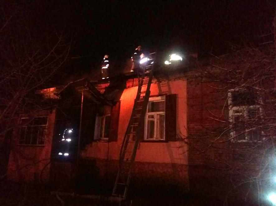 Півтори години полтавські рятувальники боролися з пожежею в центрі міста 