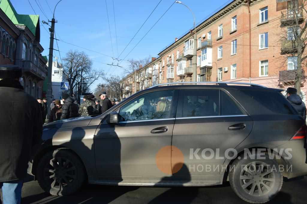 Мітингувальники намагалися впіймати дружину очільника Полтавщини