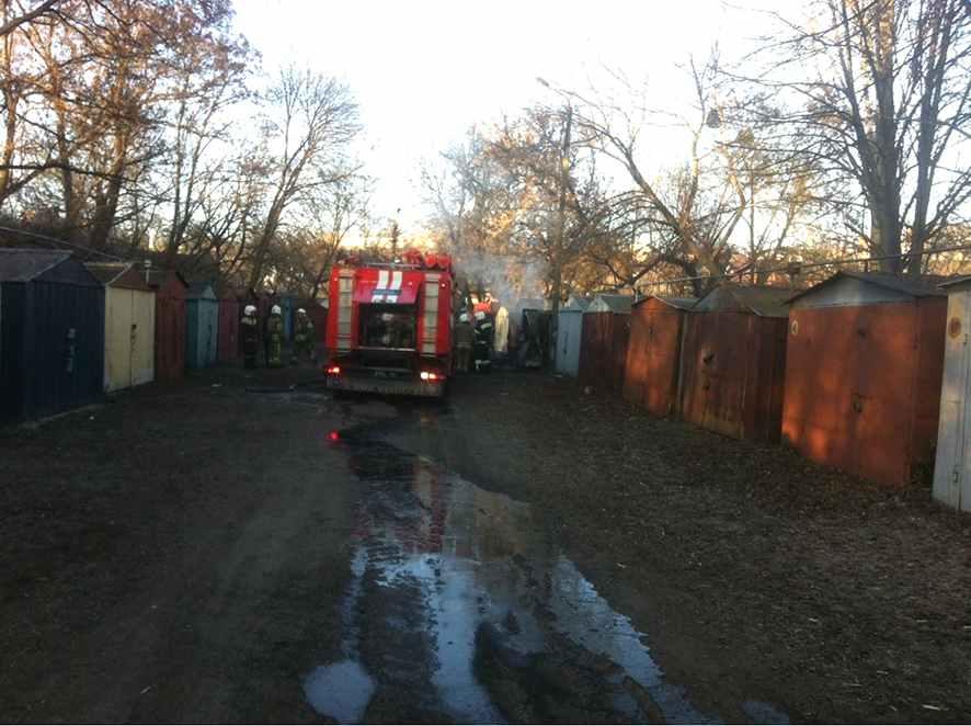 У Полтаві в гаражі згоріла автівка