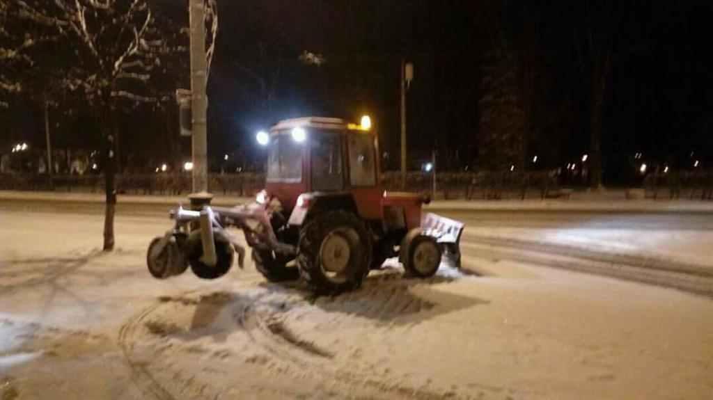 З ночі й до ранку: влада розповіла, як прибирає сніг у Полтаві