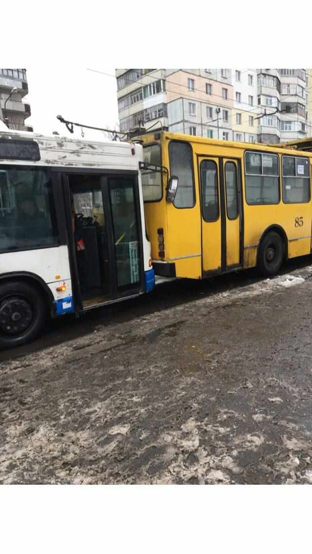 У Полтаві зіштовхнулися автобус і тролейбус