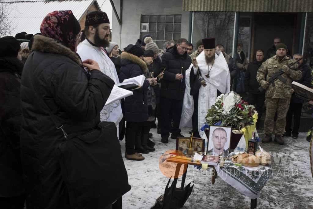 Сонячна людина: у Нових Санжарах сотні вийшли попрощатися з бійцем 54-ї бригади Сергієм Івановим. ФОТО