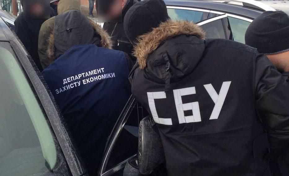 На Полтавщині затримали особу, яка вимагала 700 тисяч гривень за дозвіл на землю