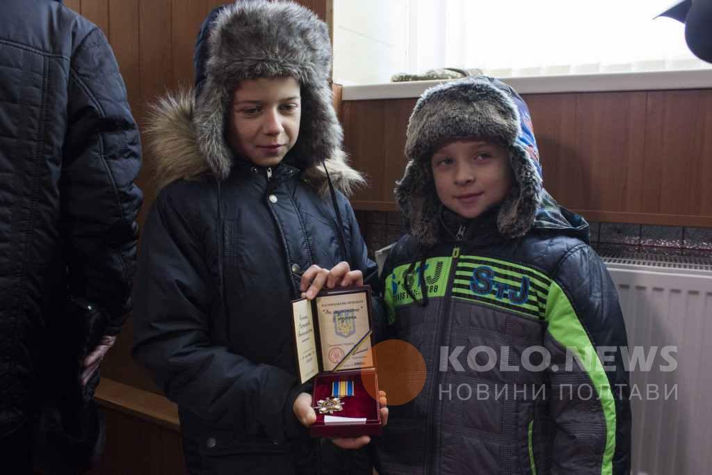 Він пишався, що рятує життя побратимів: родині загиблого полтавця Ростислава Чипенка вручили його посмертну відзнаку